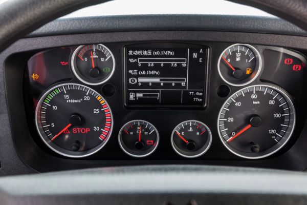 howo-t7h-detalle-17AEBA2D5F-1455-4120-18B0-55DFCD6EA6FC.jpg